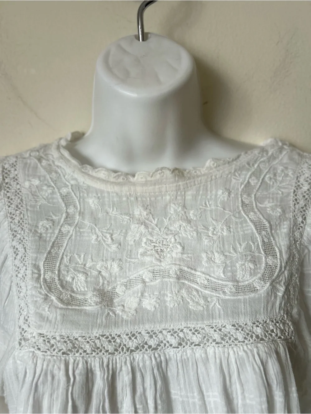 Zara white Embroidered Yoke Peasant Blouse, Sz XS
